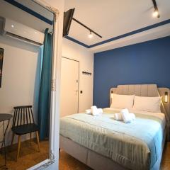 Ermou Suite by Zeussuites