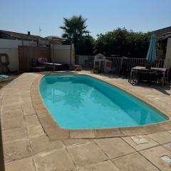 Villa climatisé avec Piscine, proche de la mer