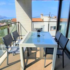 Apartamento de 3 habitaciones con terraza, piscina, parking y aire acondicionado en Llançà - ES-170-54