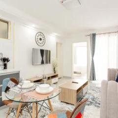Refined 1BR Stunning Views, Golf Simulator & Gym