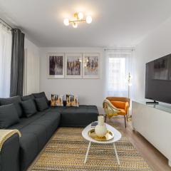 Mountain Views Urban Plaza