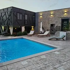 Villa 3QB - Split by Villas Guide