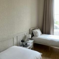 Modern Twin Room In The Heart Of Edinburgh