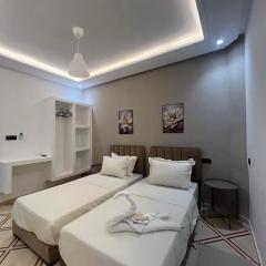 Studio lumineux avec terrasse