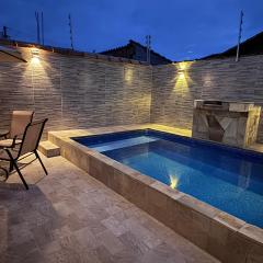 Casa com piscina garagem para 4 carros