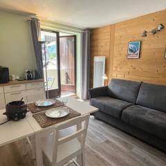 Studio rénové au centre village avec balcon - FR-1-624-180