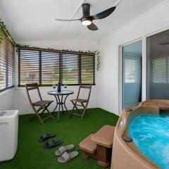 Walk to Downtown - 3BR with Hot Tub & Games