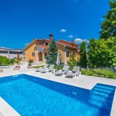 Villa Ritoša, a beautiful pool villa surrounded by greenery