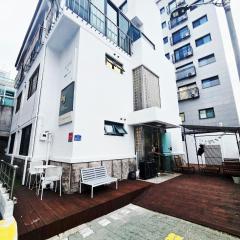White Green Guesthouse