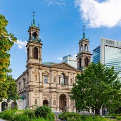 Bright Apartment with Parking In the Center of Warsaw by Noclegi Renters
