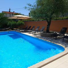 Family friendly Oros apartment Medulin with a pool, ggl