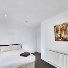 No 4 AT MANNERING, LARGE 1 BED NEAR SEFTON PARK