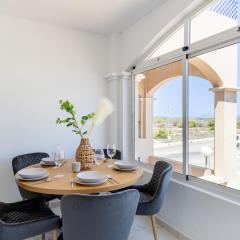 Jasmine - Bright Modern Apartment with Rooftop & Pool