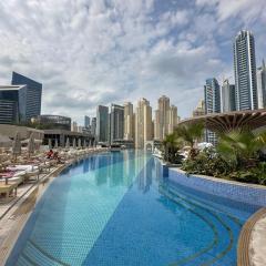 Address Marina - One Bedroom Apartment located 30th Floor with Marina Mall and Sheikh Zaid View and access to all amenities - attached to Dubai Marina Mall