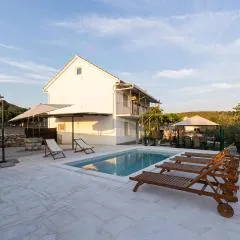Stunning Home In Blato Na Cetini