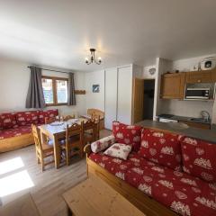 Appartement chaleureux au pied des pistes avec Wi-Fi - FR-1-266-212