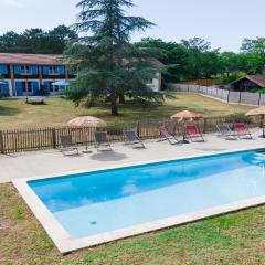 Domaine du Flamand - Gîtes du Flamand côté Piscine