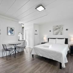 Chic City Retreat 93I