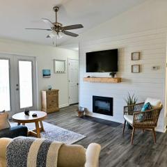 Pool Hot Tub Pickle Ball Gym - Close to Sports Complex & Includes FREE ACTIVITIES