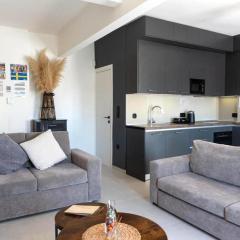 Top-Rated 9,7 - Bright & Spacious Apartment - 1 min to Metro