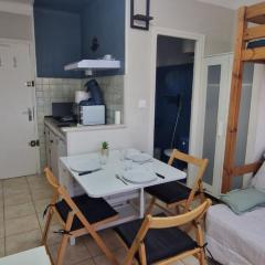 Studio rénové à 70m de la plage