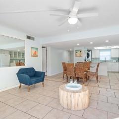 2BR Sleeps 6 Poolfront BBQ Steps to Beach & Pier