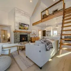 Wilderness Club Nest - Modern Cabin Retreat for 9 with Hot Tub