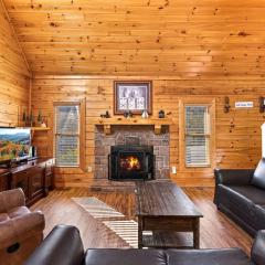 Spacious Cabin Stay for 9 with Hot Tub Close to Town