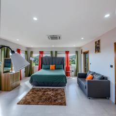 Kozmik Sensetionz Suite - 12min from UVF Airport