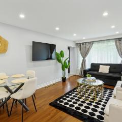Newly Renovated 3BR North York Bungalow with Backyard Patio & Volleyball Set! Close to Rogers Stadium, TTC Subway Access, Perfect for Family Travel, Group Trips or Work Stays!