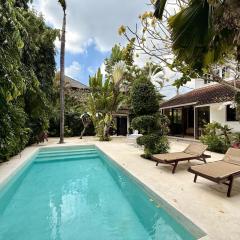 White Orchid Villa close to Kuta, Legian