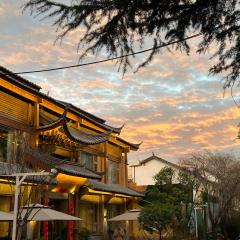 Designer Bed and Breakfast Under the Green Trees
