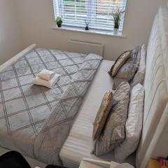 Spacious Room With Kingsize Bed