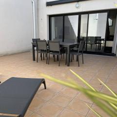 Maison rénovée 4 pièces au cœur de St Pierre d'Oléron avec terrasse, proche commerces, 6 couchages - FR-1-246A-137