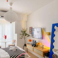 Cozy Room with Free Pool Access & PS4 Located at QC - Luxx Haven