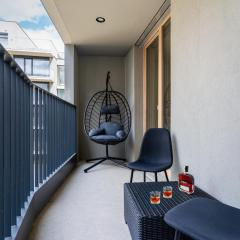 Bright Royal Elegance