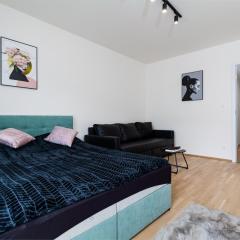 Bright Royal Elegance