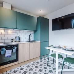 Stylish 2BR Flat with Parking