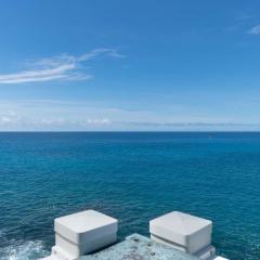 Oceanfront Vintage Retreat in Kailua-Kona