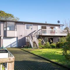 Serenity Lakehouse - Rotorua Holiday Home