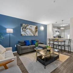 Modern 2BR near Downtown Pool, Gym, Free Parking