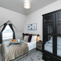 1-Bedroom City Centre Flat - Steps from Market Square