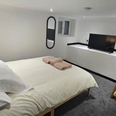 Refurbished 4-Bed Home Near Hospital & Station