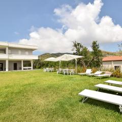 Cozy Apartment In Castellabate With Wifi