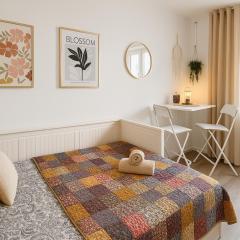 Old Town Studio - Private Parking