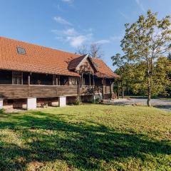 3 Bedroom Nice Home In Derezani