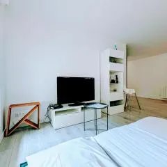 Chic and spacious apart with parking and garden