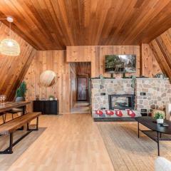 Rustic A-Frame with Hot Tub Fire pit Pool Table