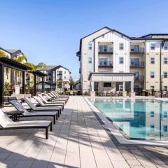 Luxury 1BR w Balcony Near Disney Washer and Dryer