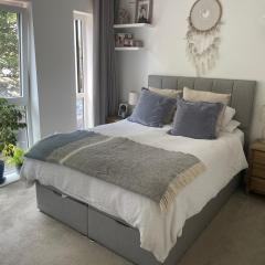 Fully furnished 2 bedroom apartment in central location